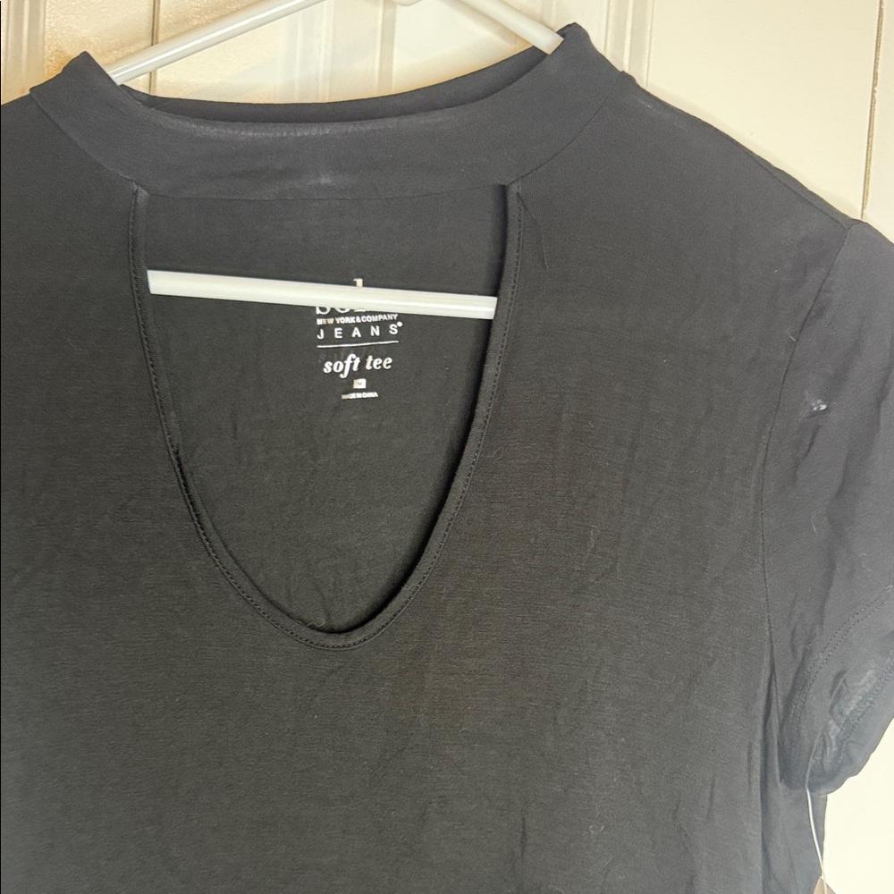 New York & Company Classic Black V-Neck Tee